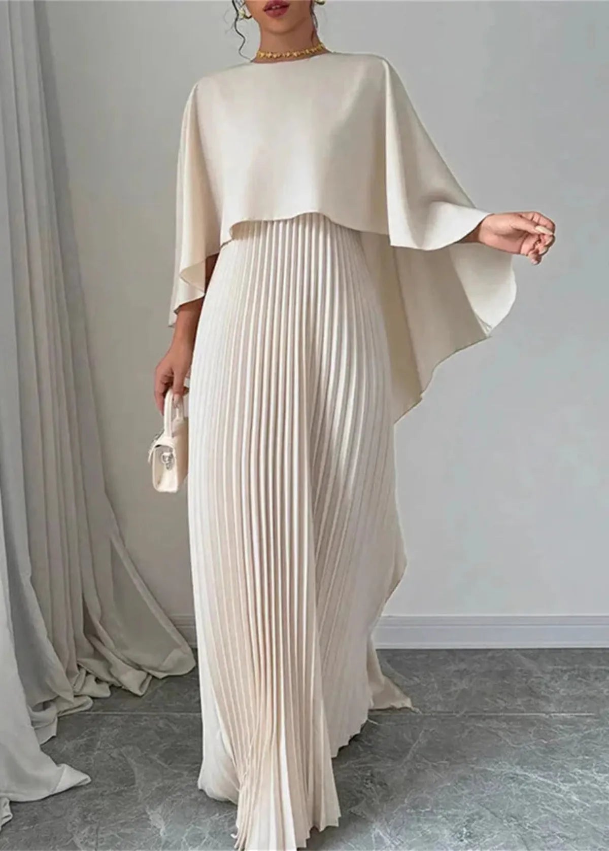 Chloe | Élégante Robe Longue Plissée Femme avec Cape pour Été 0