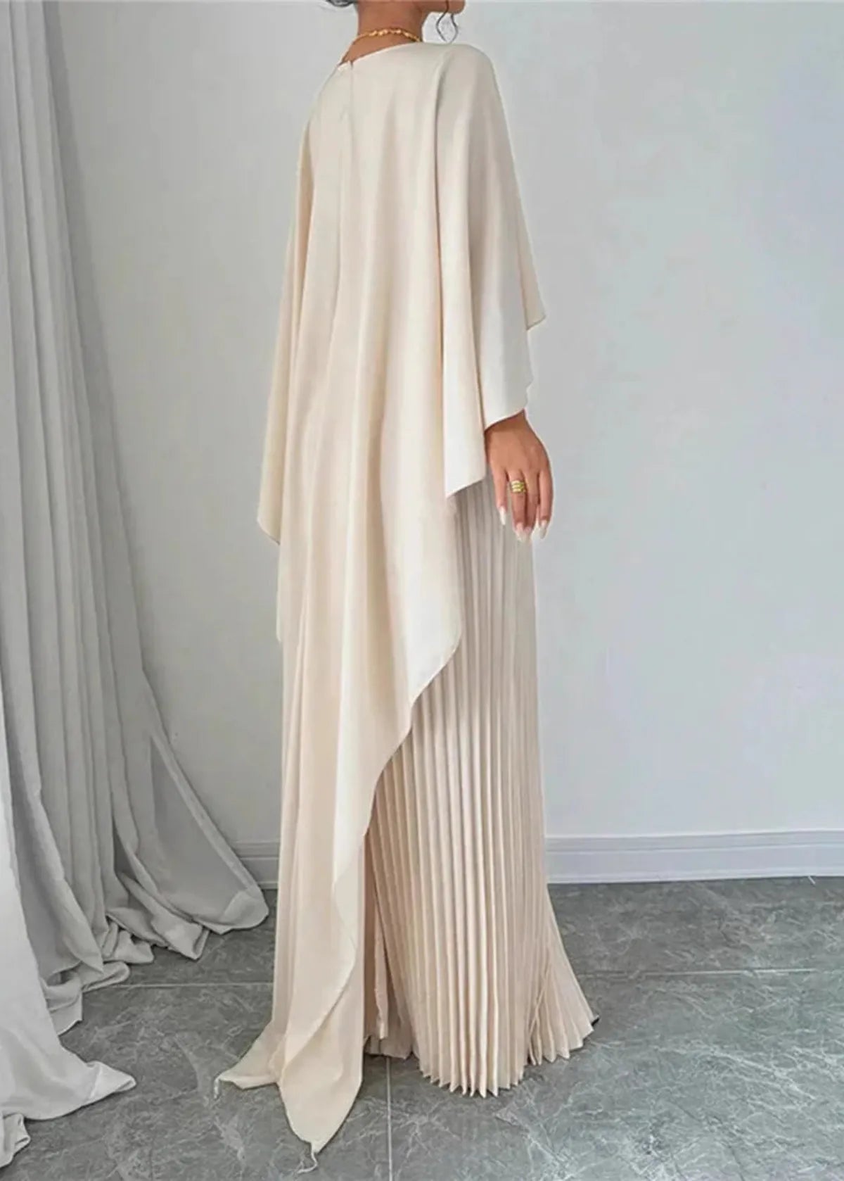 Chloe | Élégante Robe Longue Plissée Femme avec Cape pour Été 1