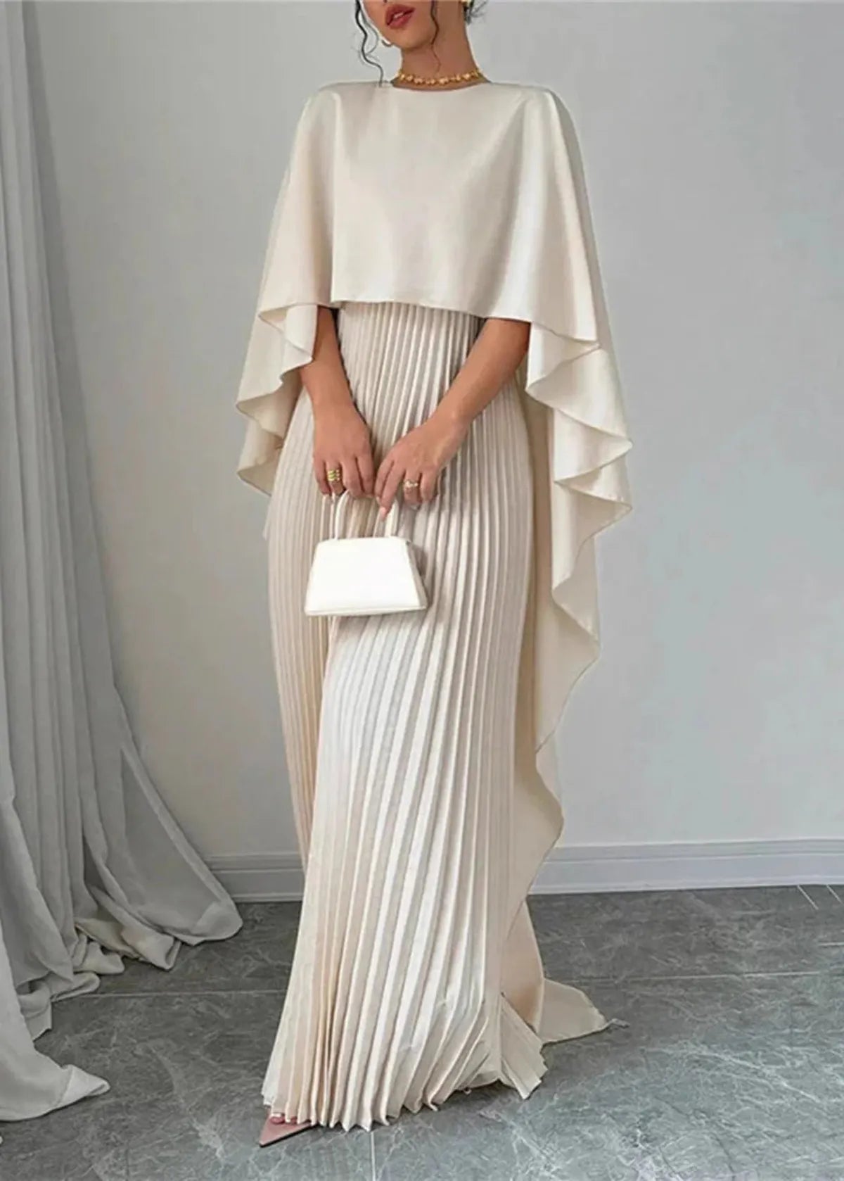 Chloe | Élégante Robe Longue Plissée Femme avec Cape pour Été 2