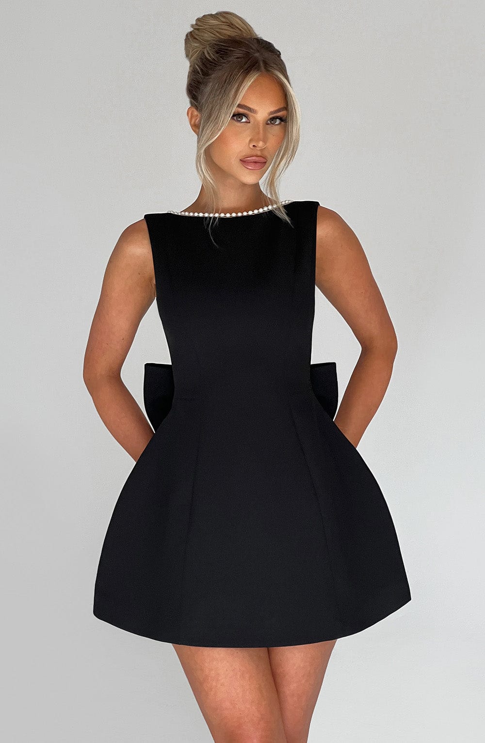 Clara | Élégante Mini-Robe Structurée pour Femme 3