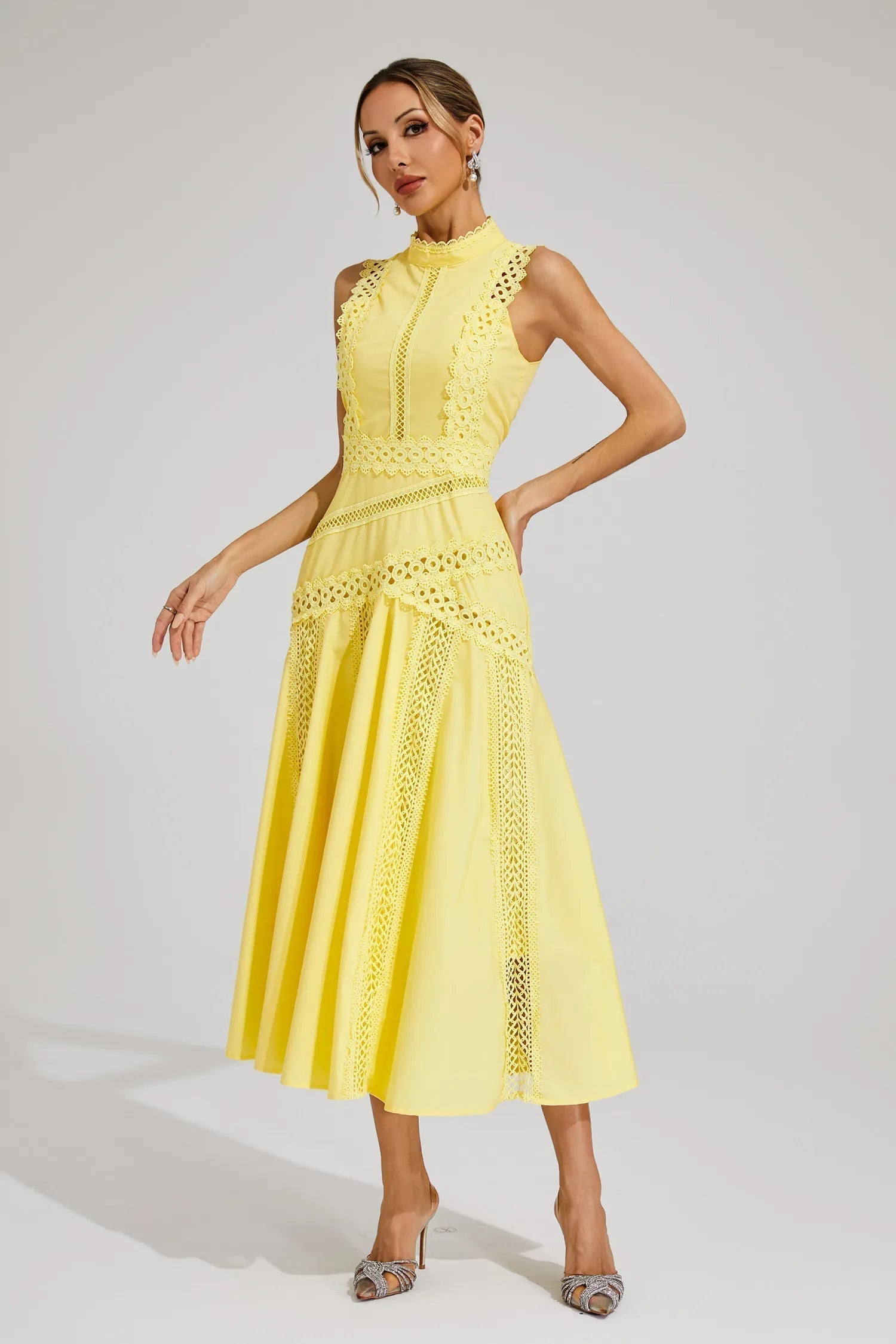 Sophie | Élégante Robe Midi Chic en Dentelle Sans Manches 1